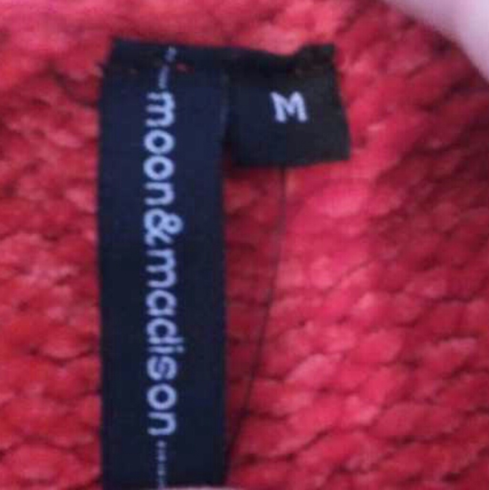 Red sweater - Picture 4 of 4